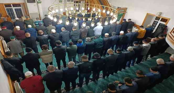 Vatandaşlar sabah namazında buluştu