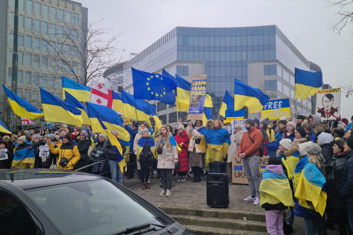 Ukraynalılardan Brüksel&#039;de &quot;tank&quot; protestosu