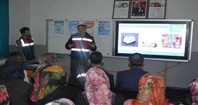 Burdur’da jandarma ekiplerinden uyuşturucu ve siber suçlarla mücadele eğitimi