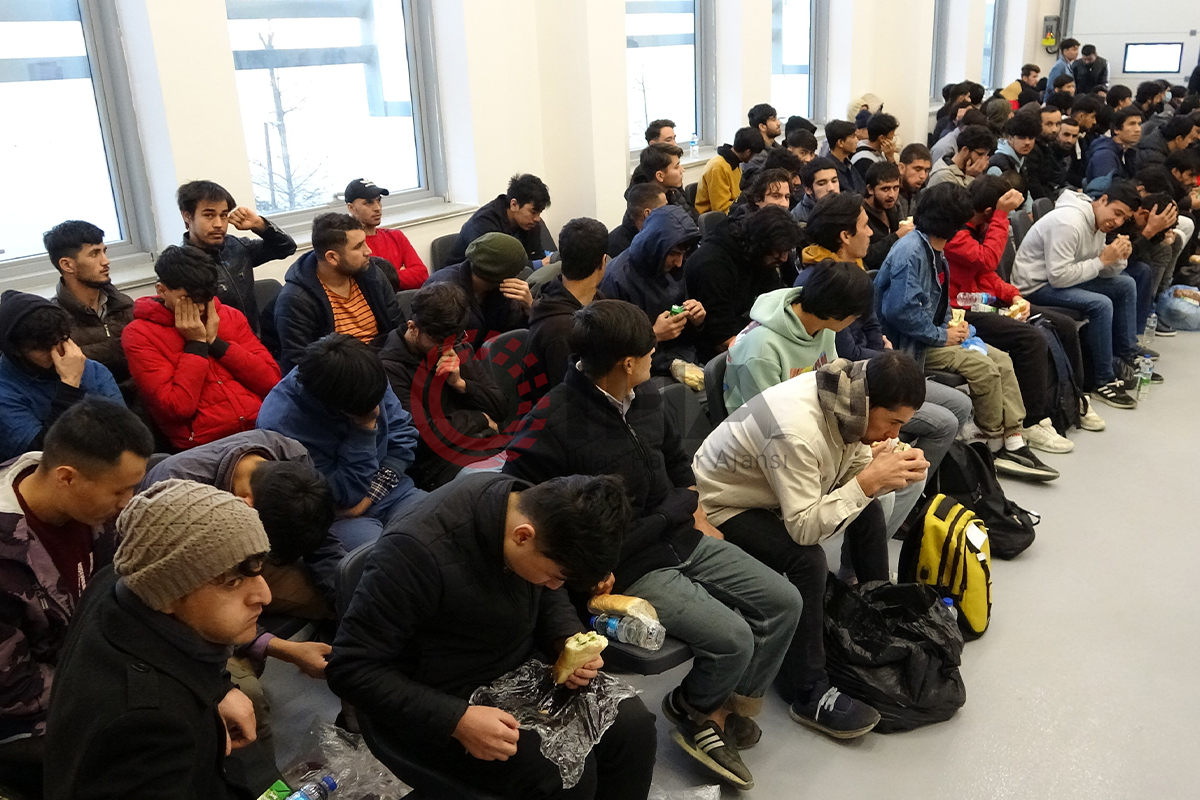 138 düzensiz göçmen sınır dışı edildi