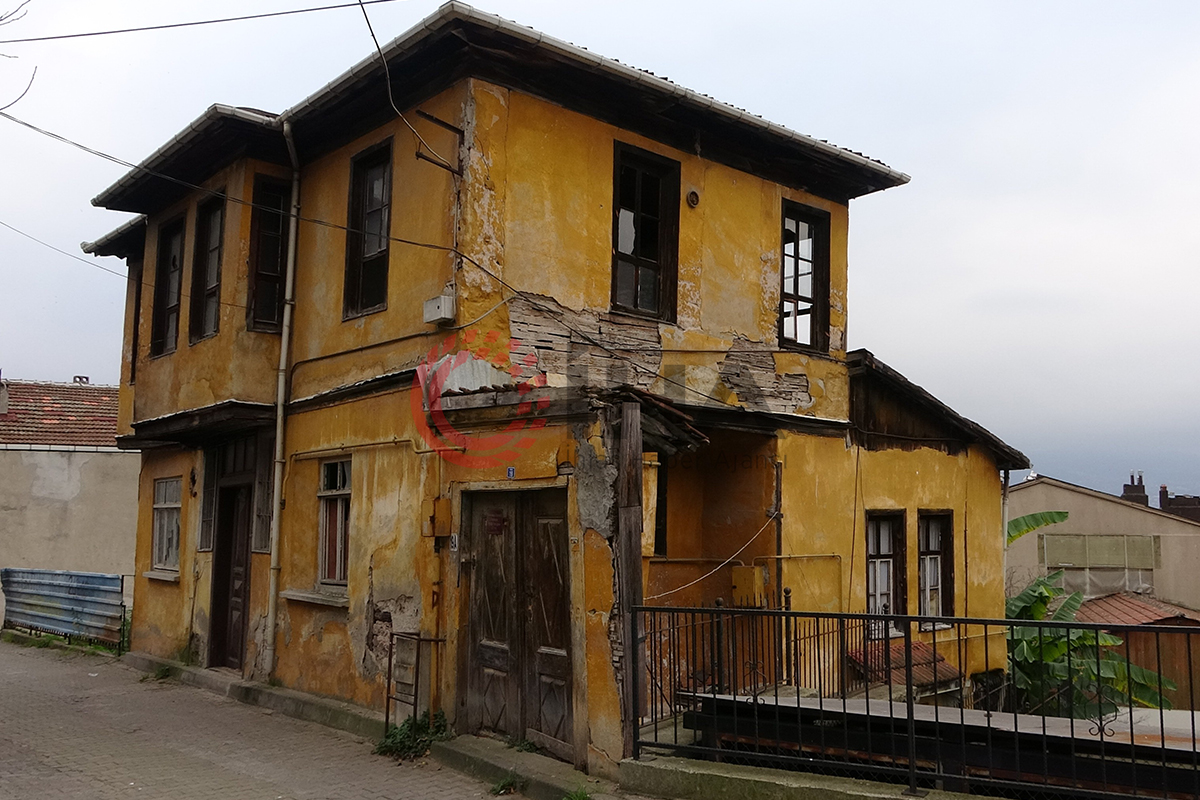 İzmit'in tarihe tanıklık eden evleri bakın ne halde