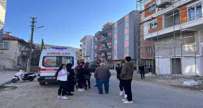 Burdur’da laf atılan kızları korumak isteyen üniversiteli genç darp edildi