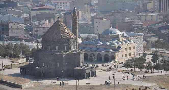 Kars Vadisi yerli ve yabancı turistlerden yoğun ilgi görüyor