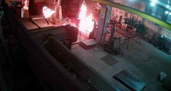 Tinerle sobayı yakmak isterken alevler içinde kaldı