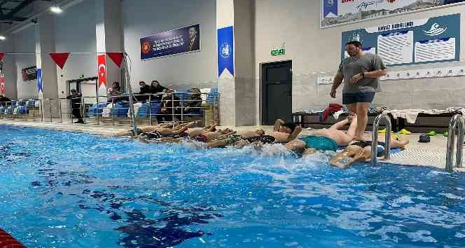 Çorum Belediyesinden öğrencilere ücretsiz yüzme kursu