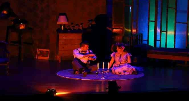 “Sırça Kümes” tiyatro oyunu NEVÜ’de sahnelendi