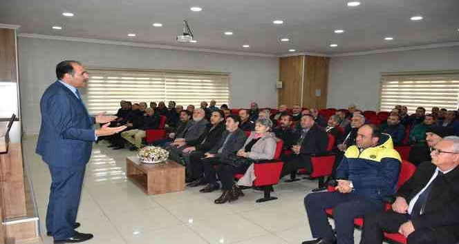 Mahalle ve köy muhtarlarına aile eğitimi verildi