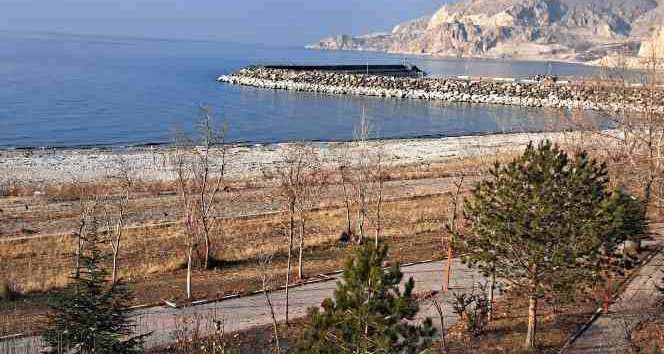 Van Gölü’nde su seviyesi düşmeye devam ediyor