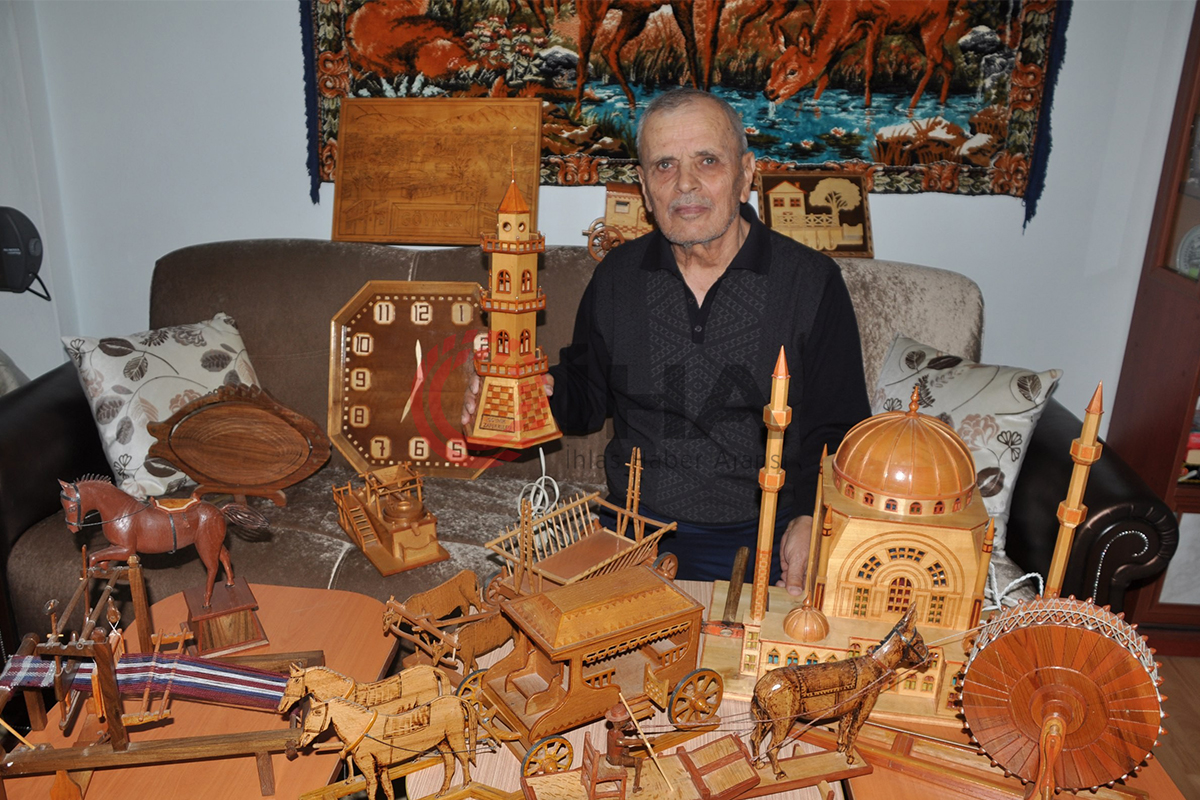 Ahşabı sabırla işleyerek sanat eserine dönüştürüyor