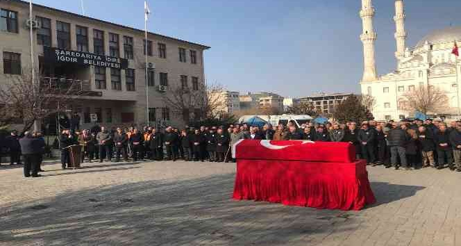 Vefat eden Iğdır eski belediye başkanı için belediye önünde tören düzenlendi