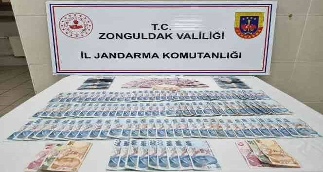 Sahte jandarmayı gerçek jandarmalar yakaladı