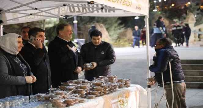 Artuklu Belediyesinden kandil simidi ikramı
