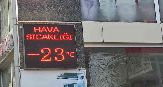Ardahan’da Sibirya soğukları, araçlar çalışmadı