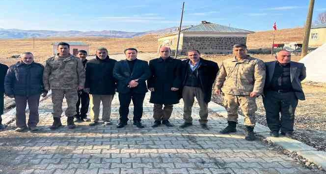 Bulanık Kaymakamı Ocak, köylerin sorunlarını yerinde tespit ediyor