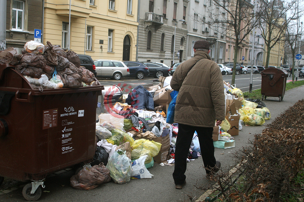 Zagreb sokakları çöp yığınlarıyla doldu