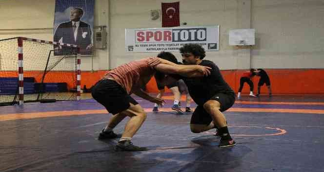 Serbest Güreş Milli Takımı, Niğde’de kampta