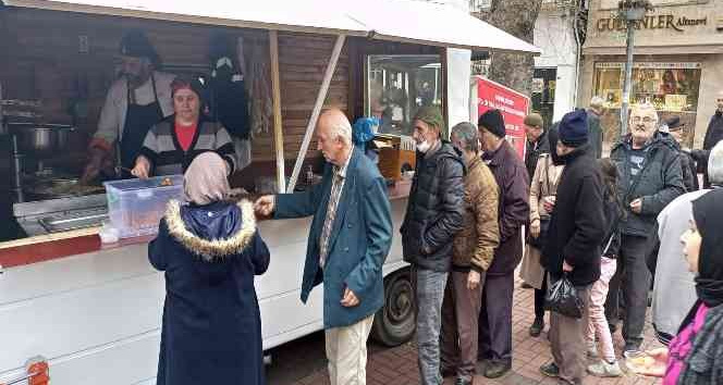 Çaycuma’da şehitler anısına lokma dağıtıldı