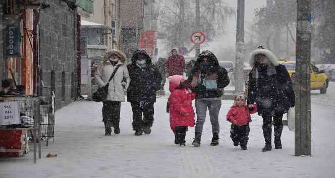 Meteoroloji uyarmıştı, Kars’ta kar yağışı başladı