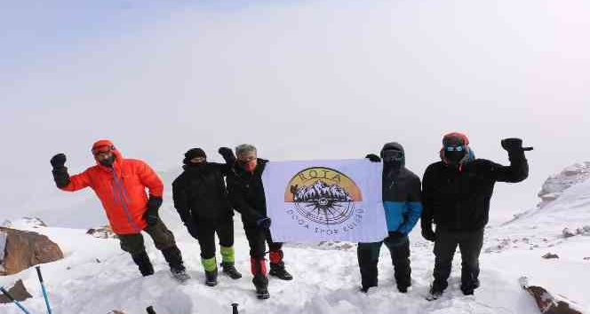 Türkiye’nin en yüksek üçüncü dağına zorlu tırmanış