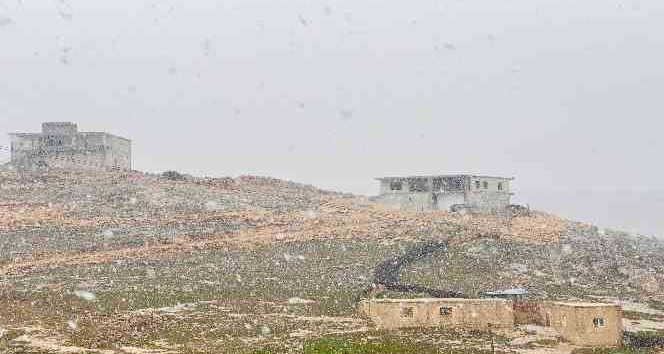 Mardin’de yılın ilk karı lapa lapa yağdı
