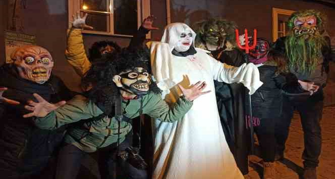 Bin yıllık gelenek Bocuk Gecesi renkli görüntülere sahne oldu