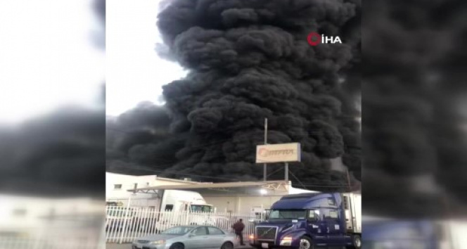 Meksikada fabrika yangını: Dumanlar gökyüzünü kapladı