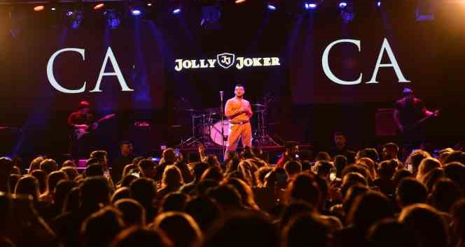 Cem Adrian şarkılarıyla Bursa’yı mest etti