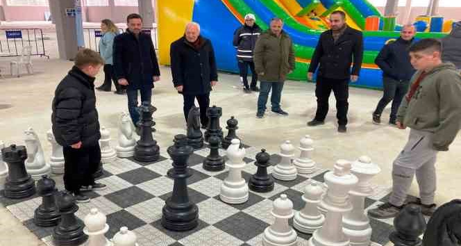 Lapseki Belediyesi’nin ’15 Tatil Eğlencesi’ etkinliğinde çocuklar doyasıya eğlendi