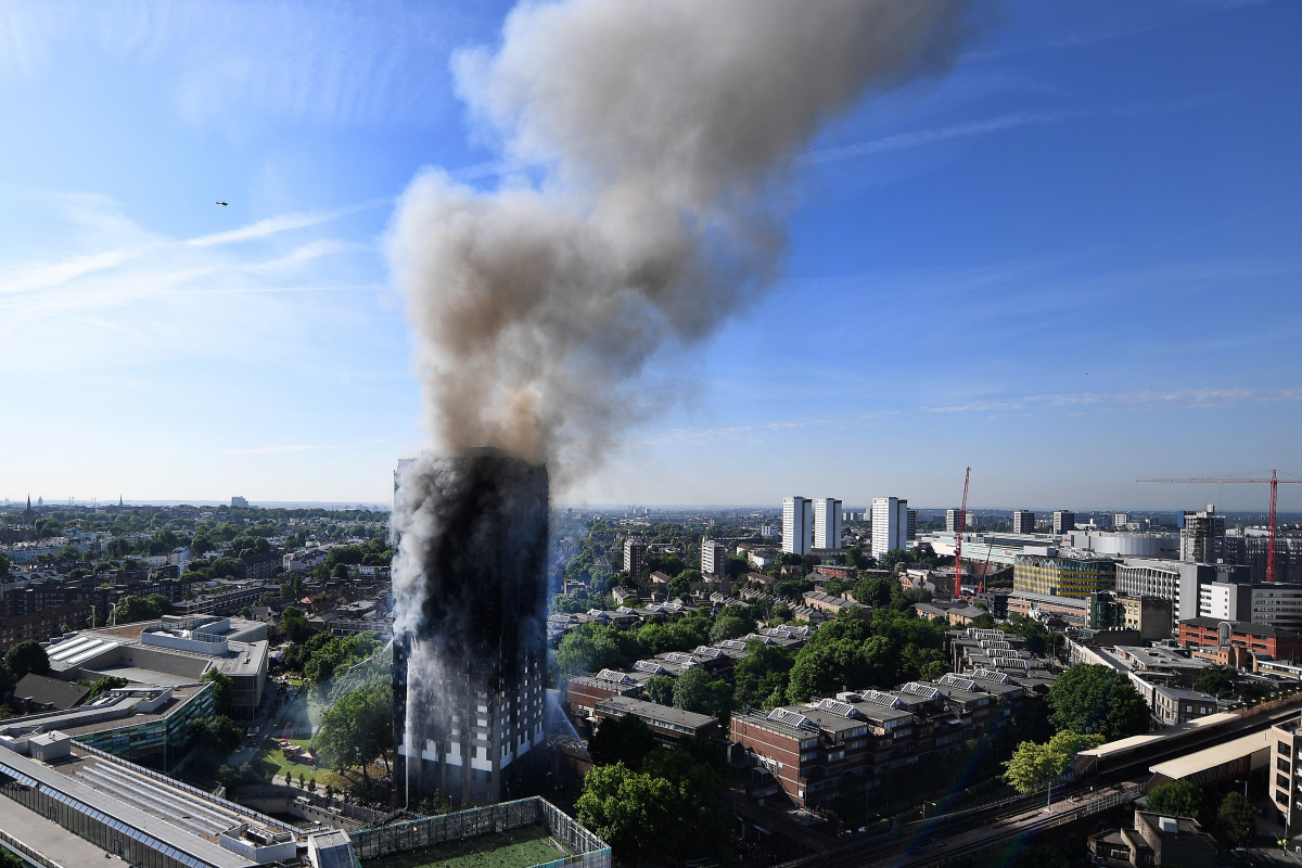 İngiltere'de hükümet Grenfell yangınında eksiklikleri olduğunu kabul etti