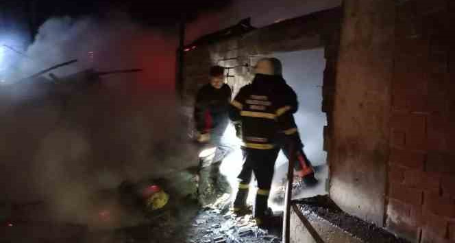 Ahırda çıkan yangında 90 keçi telef oldu