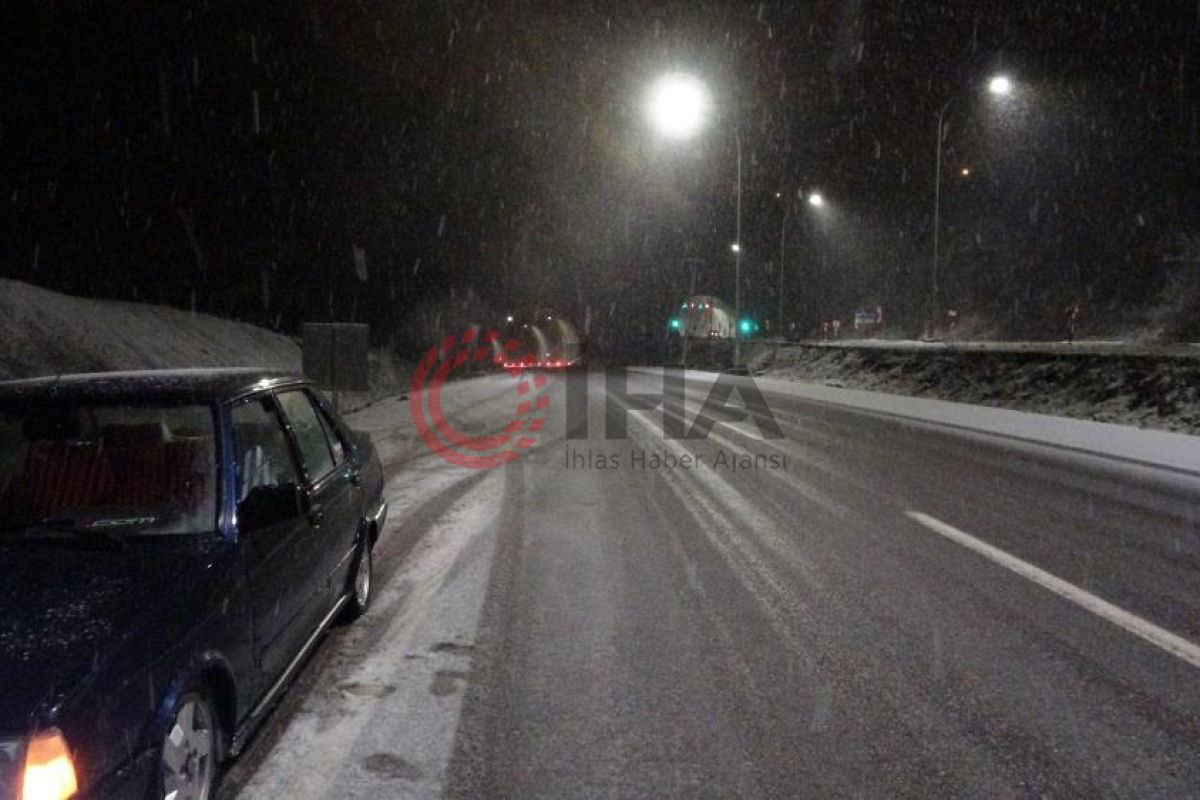 Zonguldak-Ankara Kara Yolu&#039;nda kar yağışı etkili oldu