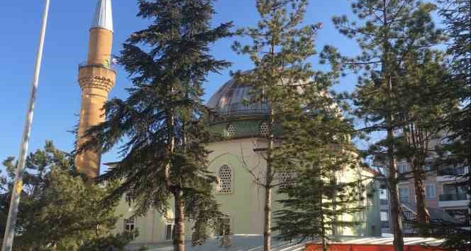 Isparta’da bu camiye giren çıkamıyor