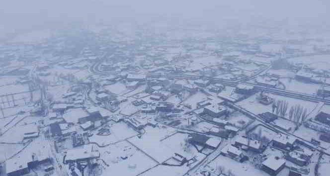 Bitlis’te kar yağışı etkisini sürdürüyor