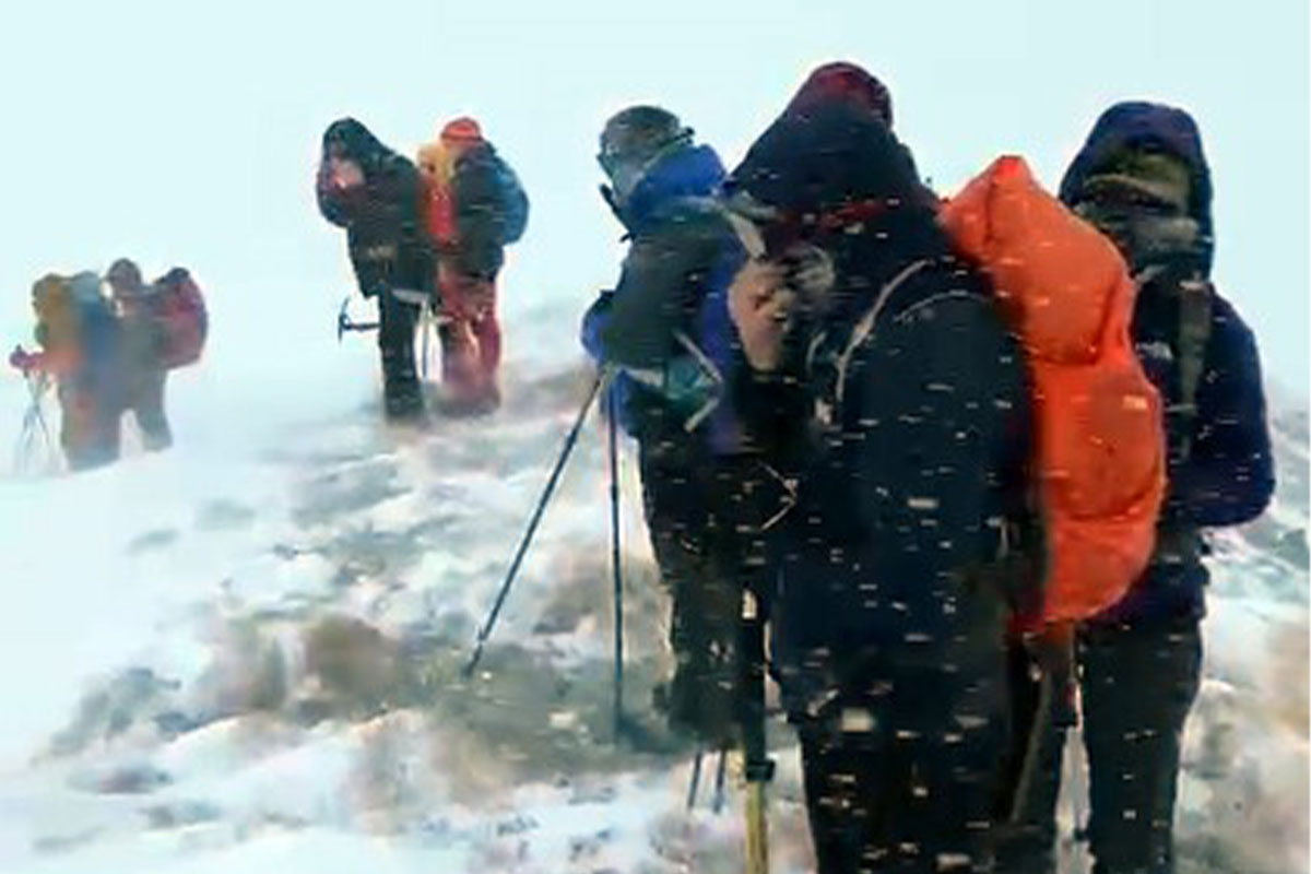 Süphan Dağı&#039;na tırmanan dağcılar tipiye yakalandı