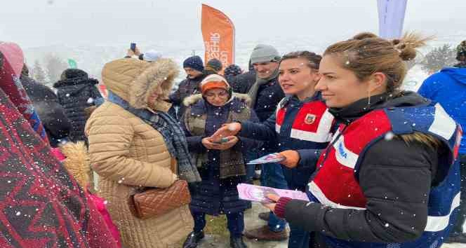 Festivalde “KADES ve En İyi Narkotik Polisi: Anne” bilgilendirmesi