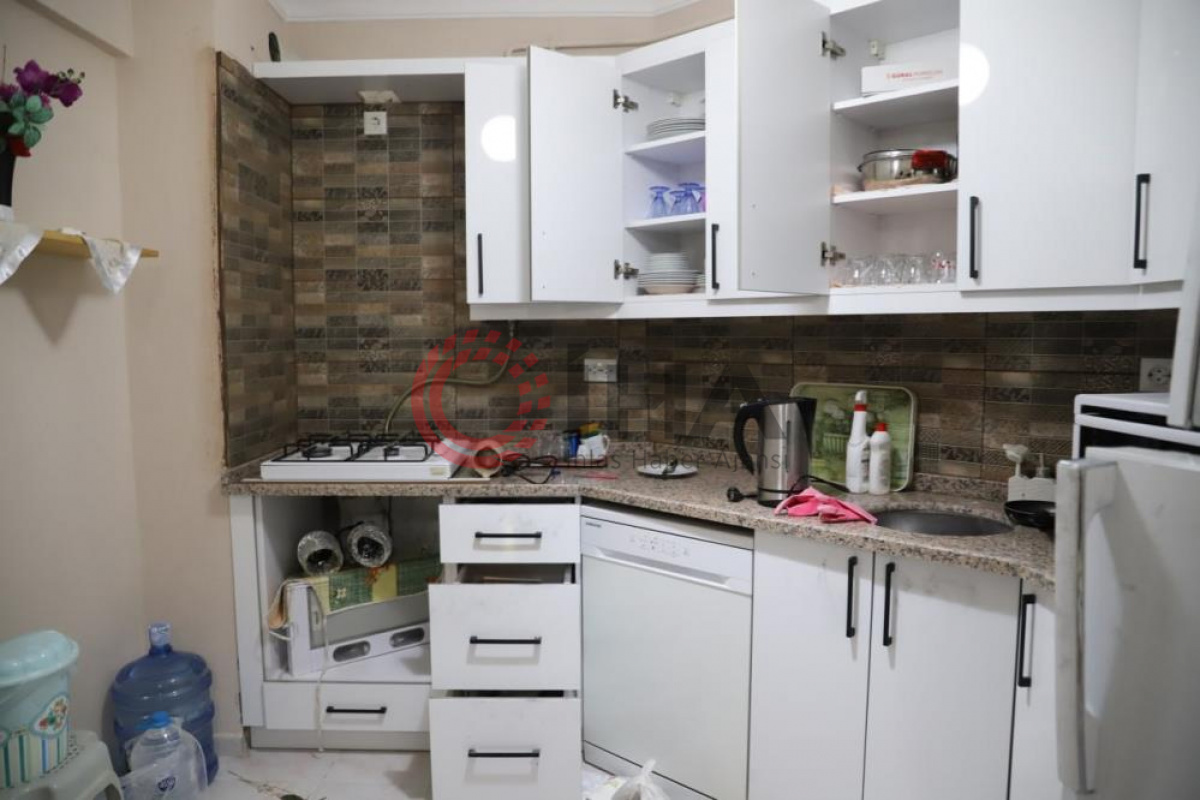 Girdikleri apartmanda 9 daireyi soyup sırra kadem bastılar