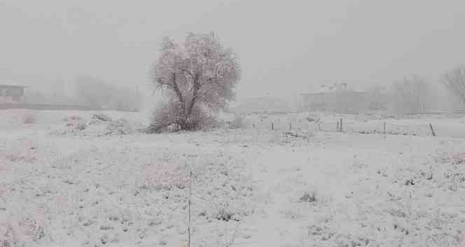 Güne beyaz örtüyle uyanan Kırşehirliler şükretti