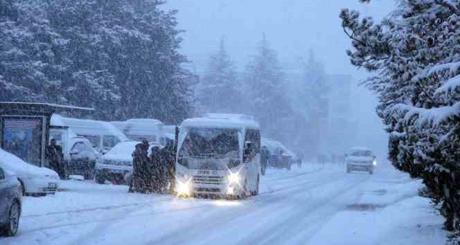 Ahlat’ta yoğun kar yağışı, tüm köy yolları ulaşıma kapandı