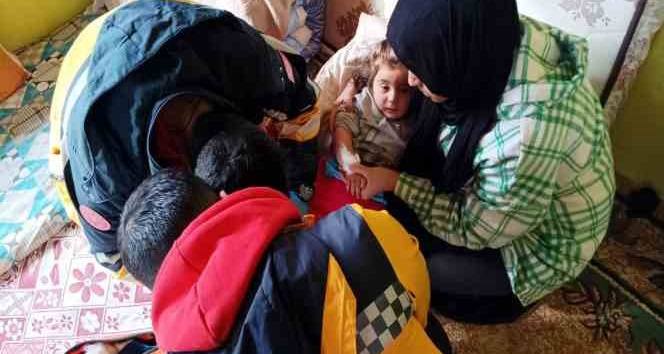 Ateşi çıkan Dicle bebek için karla mücadele ekipleri seferber oldu