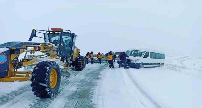 Kırşehir 112 ekipleri zorlu kış şartlarında vatandaşın yanında