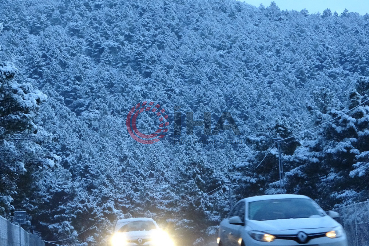 İstanbul&#039;a kar yağdı, Aydos Tepesi beyaza büründü