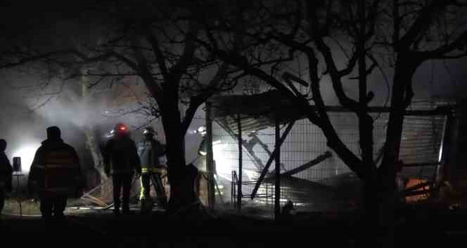 Yalova’da tek katlı müstakil ev küle döndü