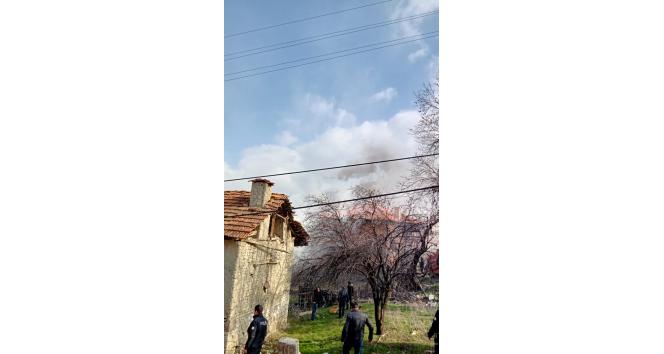 Burdur’da iki katlı müstakil bina alevlere teslim oldu