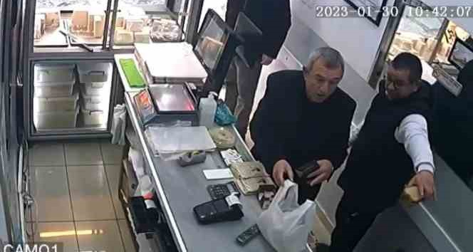 İş yerinde unutulan 40 bin liralık altını sahibine ulaştırdı