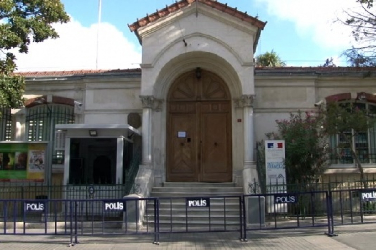 Fransa, İstanbul'daki konsolosluğunu kapattı