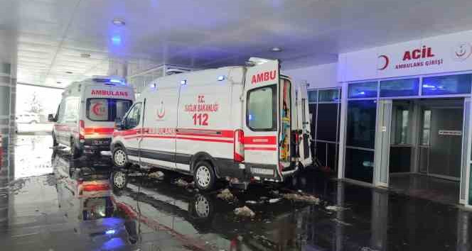 Bingöl’de yolcu otobüsü devrildi: 12 yaralı