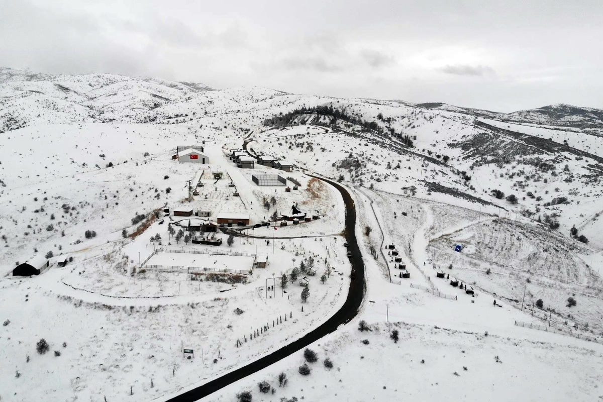 Karın keyfini Dinek Dağı'nda çıkardılar
