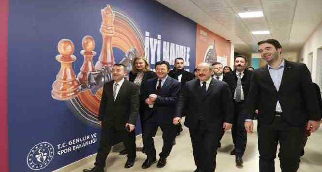 Bakan Varank ‘Diplomat Akademi Kampı’na katıldı