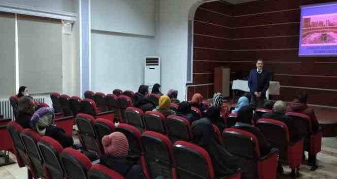 Erzincanlı umrecilere eğitim semineri
