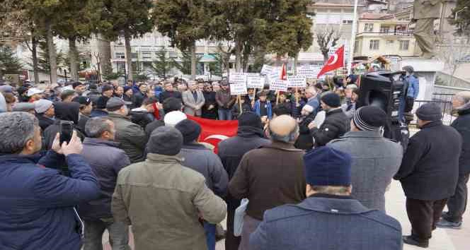 Karaman’ın Ermenek ilçesinde, İsveç ve Danimarka’da Kur’an-ı Kerim yakılmasını protesto yürüyüşü